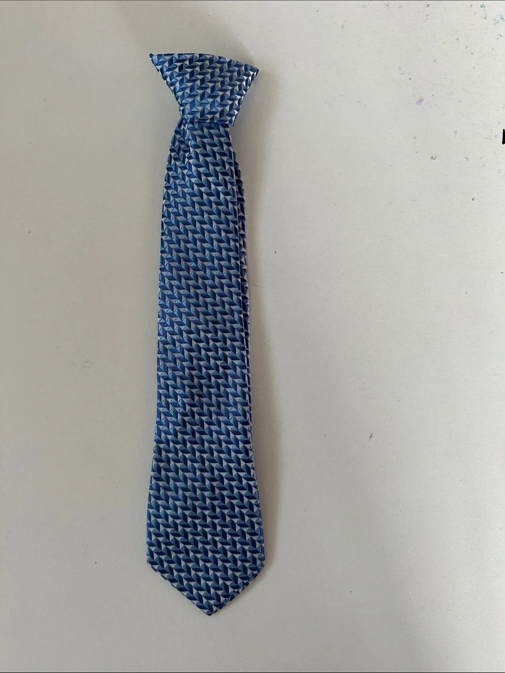 Kids tie with a clip